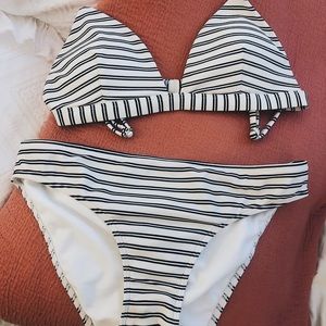 Great condition cute hollister swimsuit!
